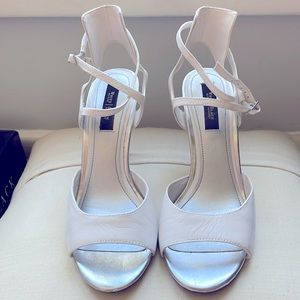 Strappy white / pearl heels 👠